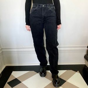 Vintage Levi’s orange tab high-waisted loose fit black jeans. 🖤